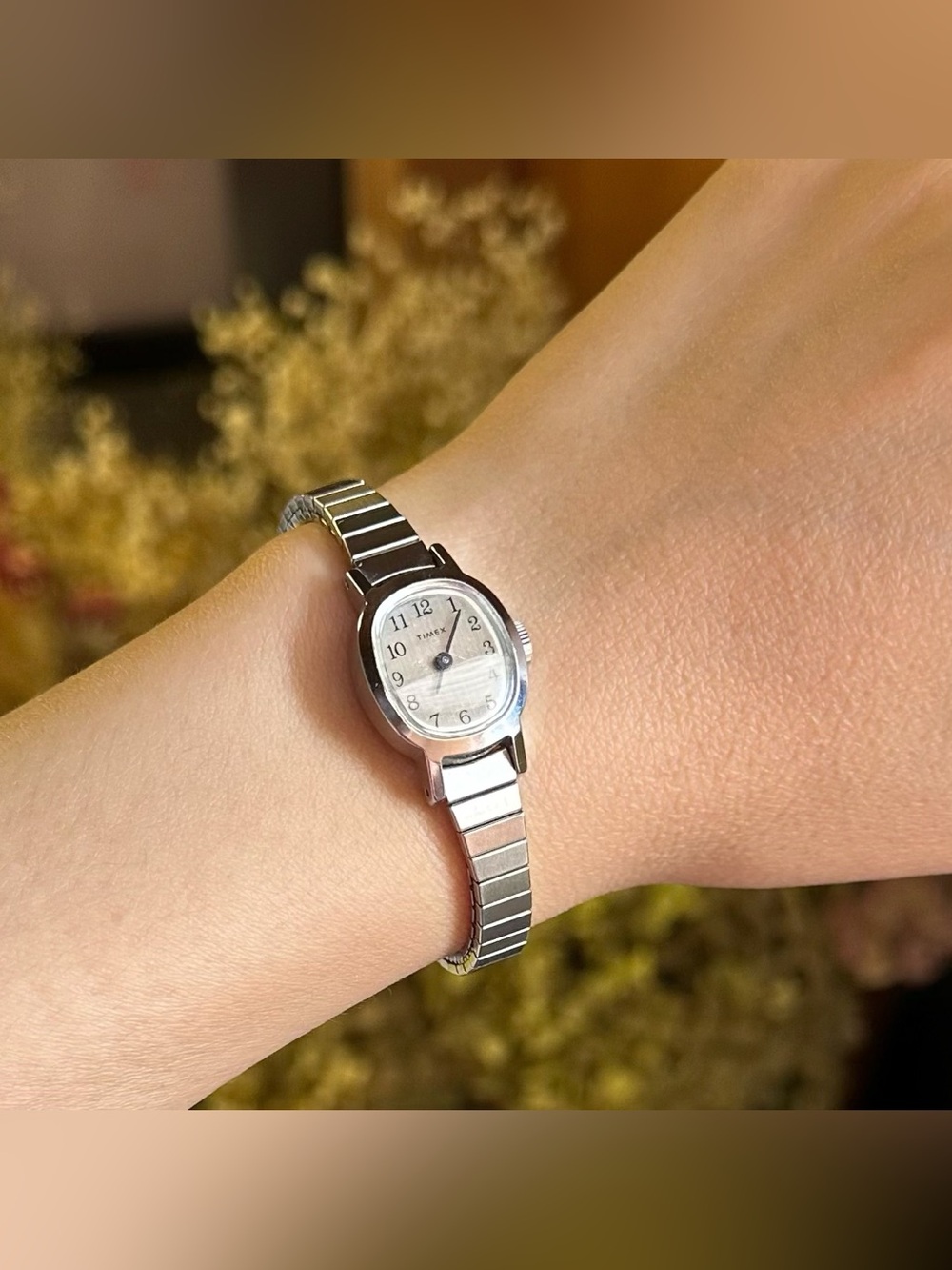 Vintage Timex Wind Up Stainless Steel Silver Tone Stretchy Watch
